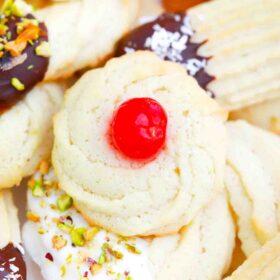 italian butter cookies with cherries