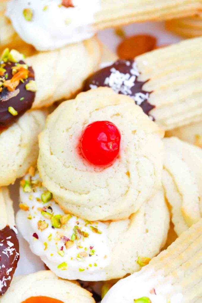 italian butter cookies with cherries