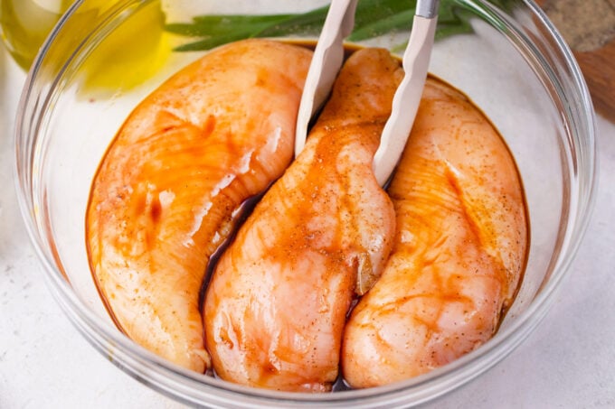 Marinating chicken breast in rice wine and soy sauce.