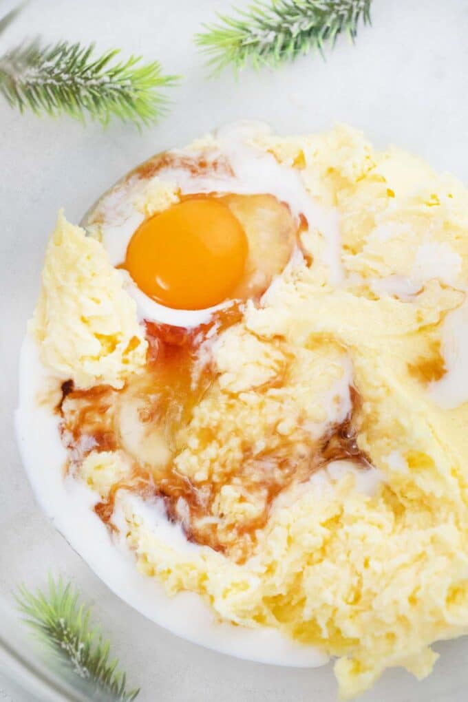 egg butter vanilla and sugar in a mixing bowl