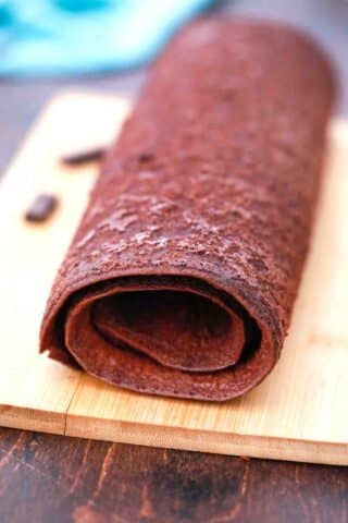 rolling chocolate cake into a roll