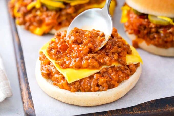 Assembling bacon cheeseburger sloppy joes.