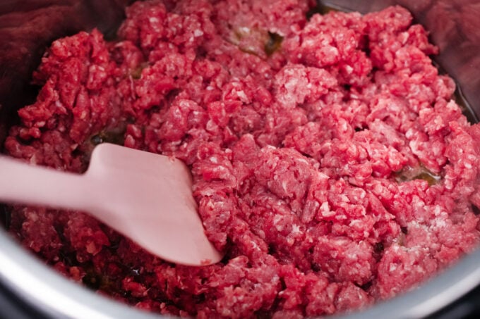 Saute the beef in the Instant Pot.