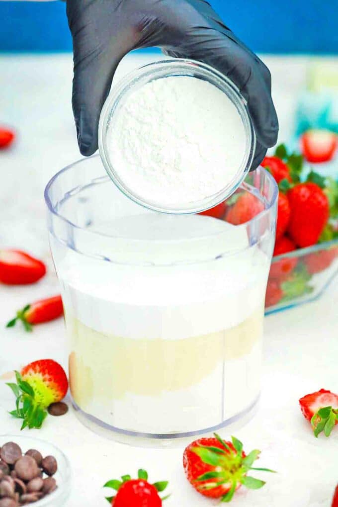 adding pudding powder to the blender