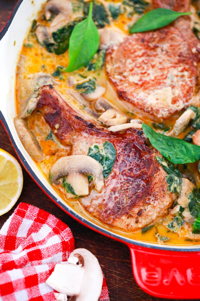 One-pan creamy garlic pork chops with garlic and mushrooms.