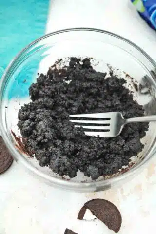 mixing oreo crumbs and butter