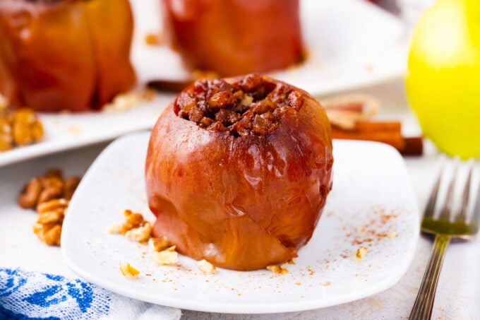Instant Pot baked apples with cinnamon.