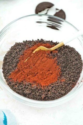 mixing cocoa powder and oreo crumbs