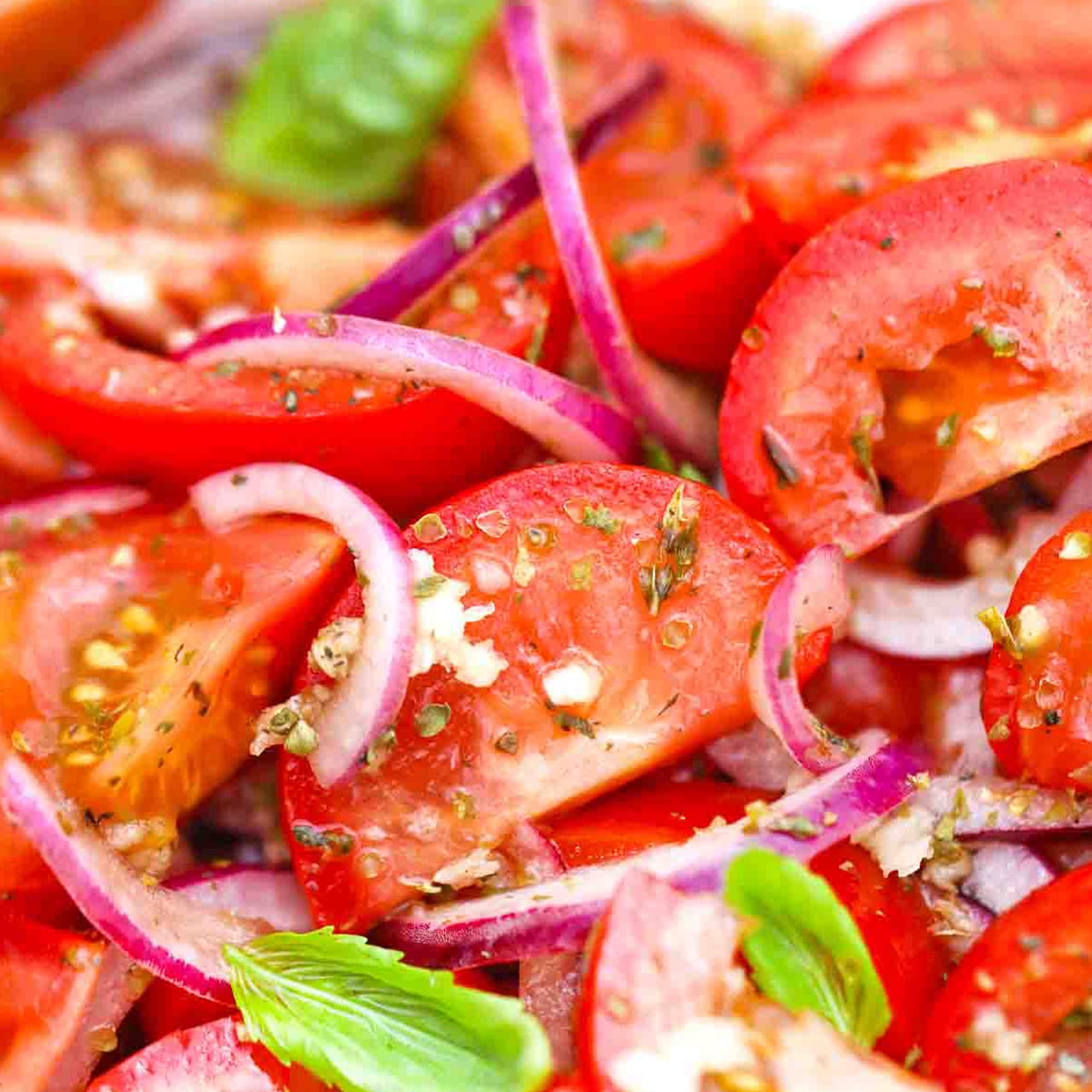 Beefsteak Tomato, Bacon & Red Onion Salad Recipe