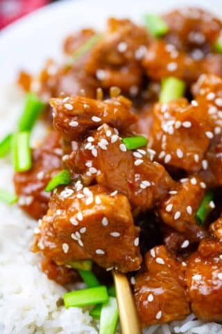 close shot of perfectly cooked instant pot mongolian chicken bites