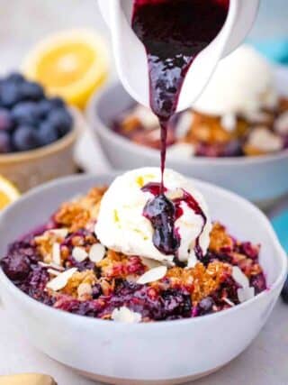 blueberry crisp with blueberry sauce