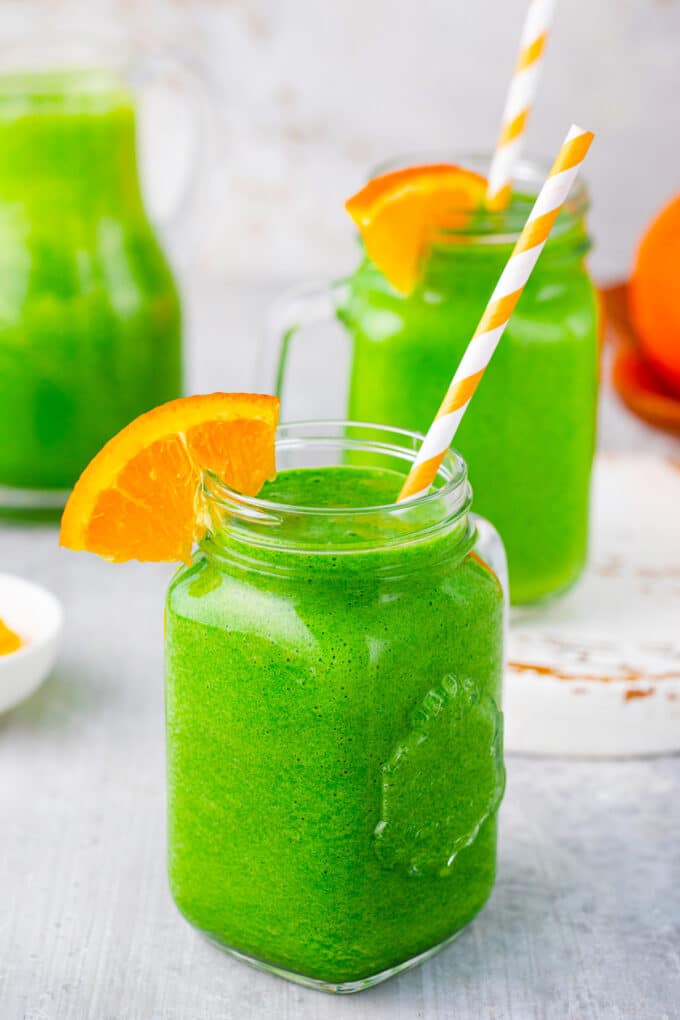 Homemade spinach smoothie in mason jars.