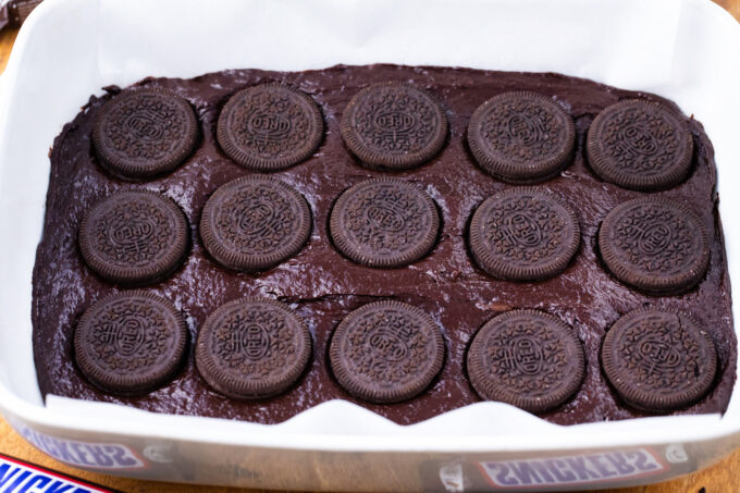 Brownie Oreo layer for slutty cheesecake brownies.