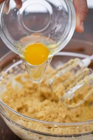 adding an egg to butter and sugar mixture