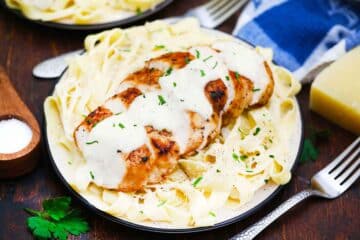 Olive Garden Chicken Alfredo Copycat Recipe - Sweet and Savory Meals