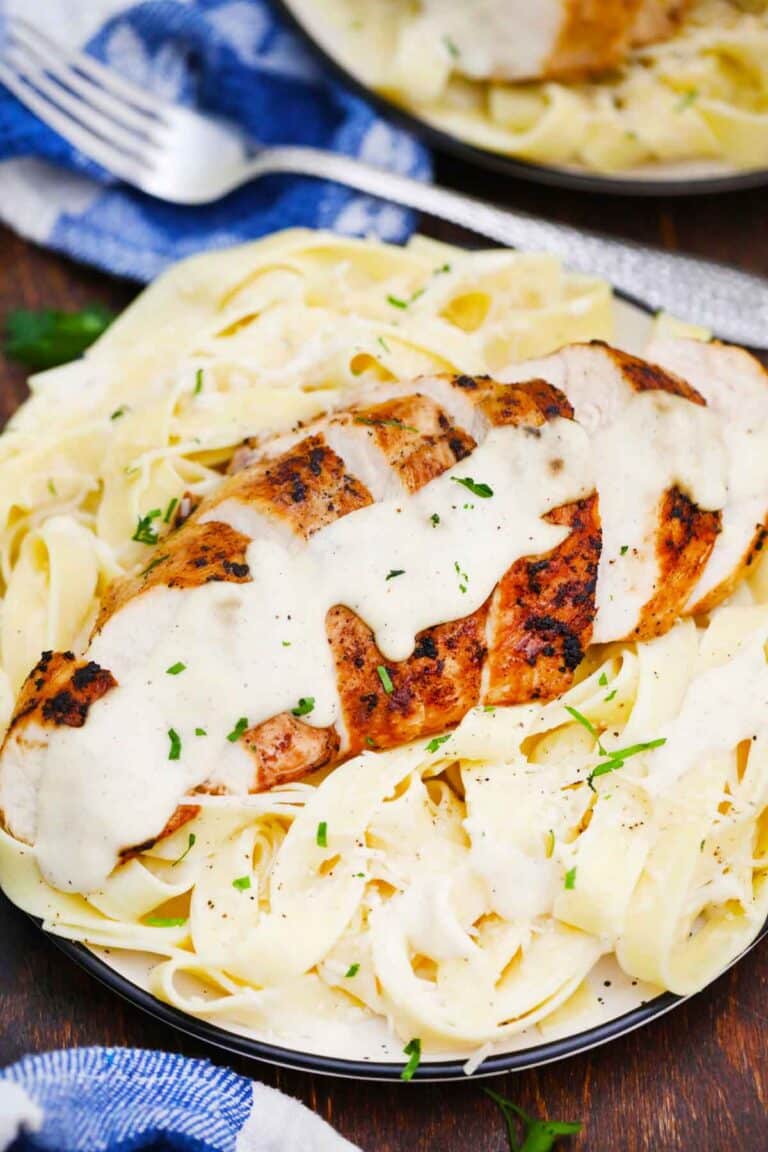 olive garden chicken alfredo served with fettuccine noodles