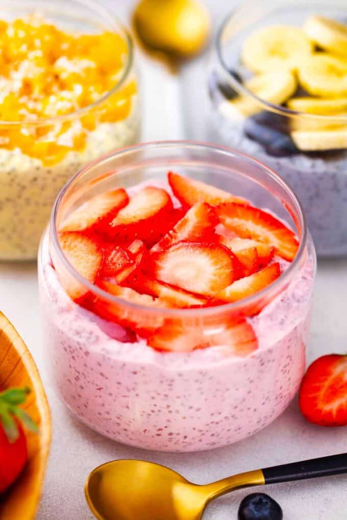 strawberry cheesecake chia pudding topped with fresh sliced strawberries
