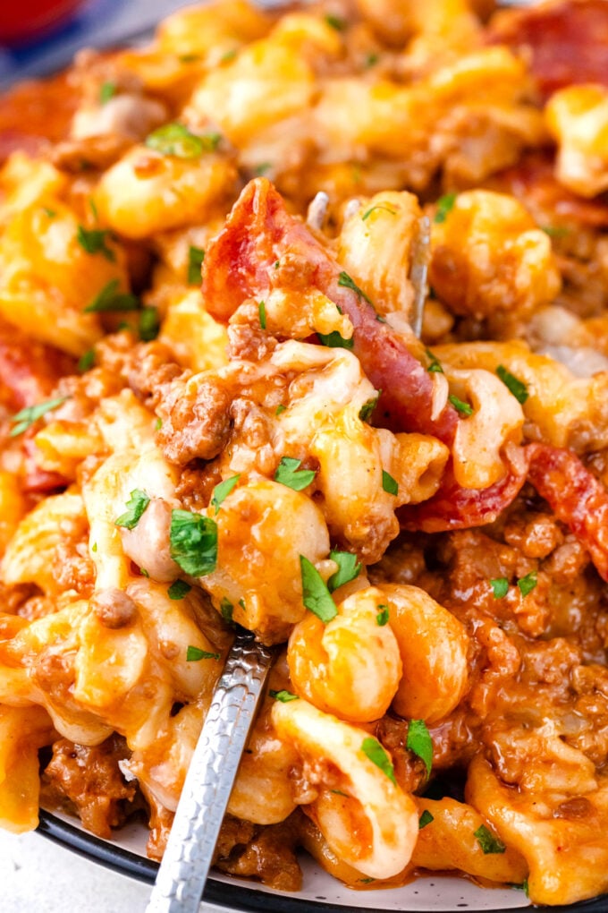 Close shot of instant pot pizza pasta.