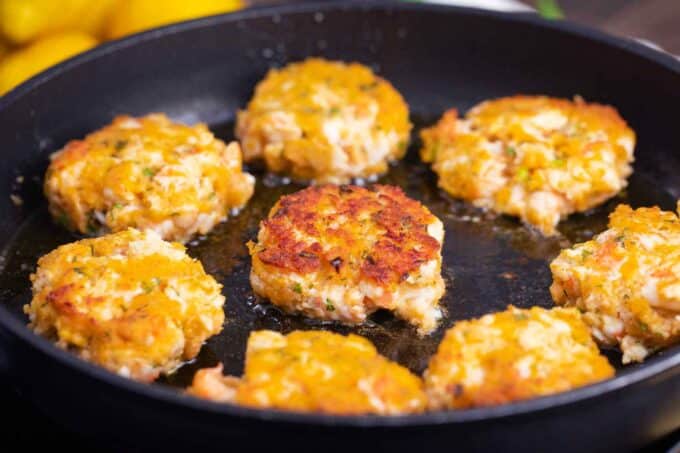 frying shrimp cakes