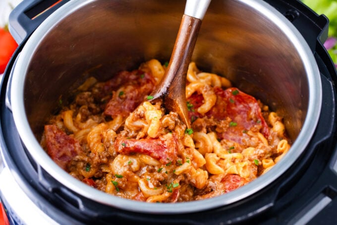 Cheesy instant pot pizza pasta.