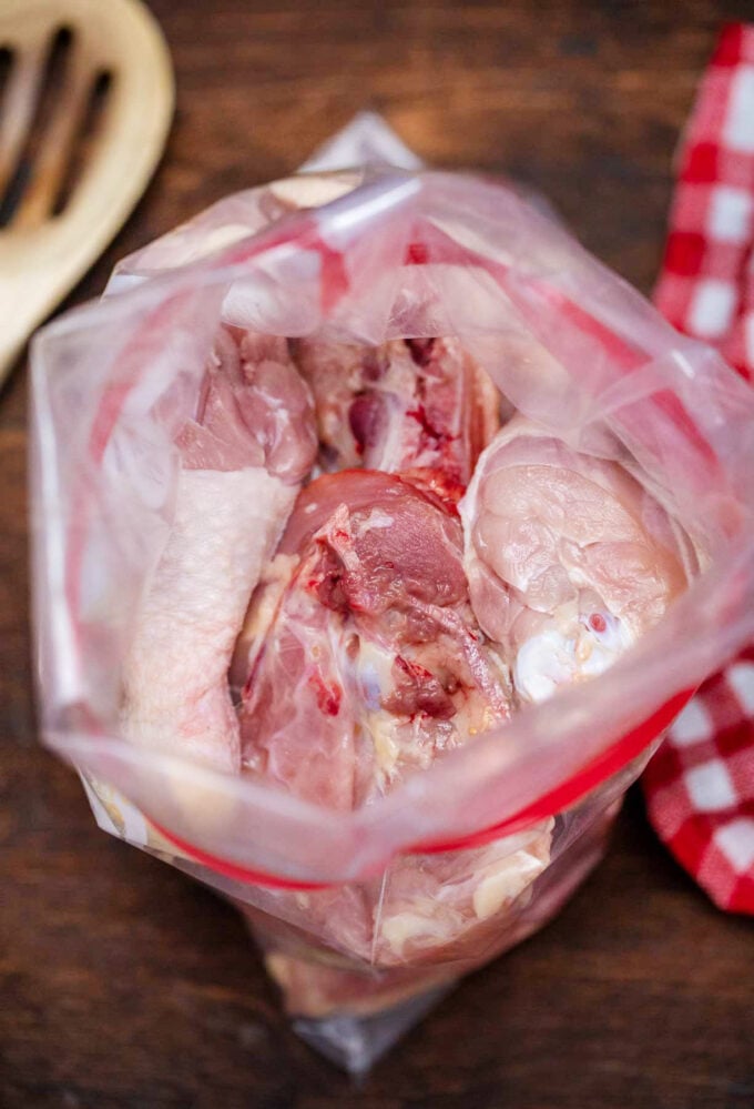 Chicken drumsticks in a Ziploc bag.