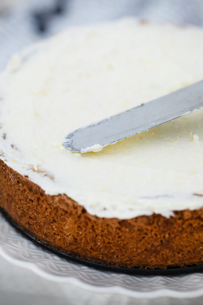 Topping custard cake with lemon mascarpone cream.