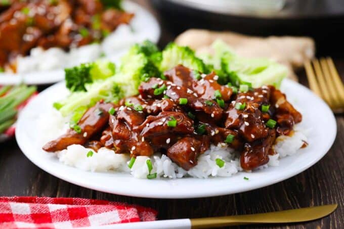 general tso chicken with rice and broccoli