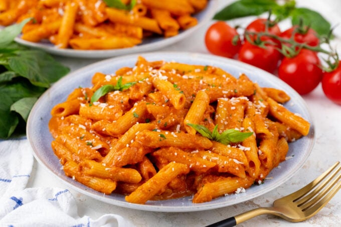 Creamy penne alla vodka served with fresh basil.