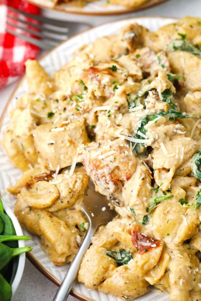 overhead shot of pressure cooker tuscan chicken pasta