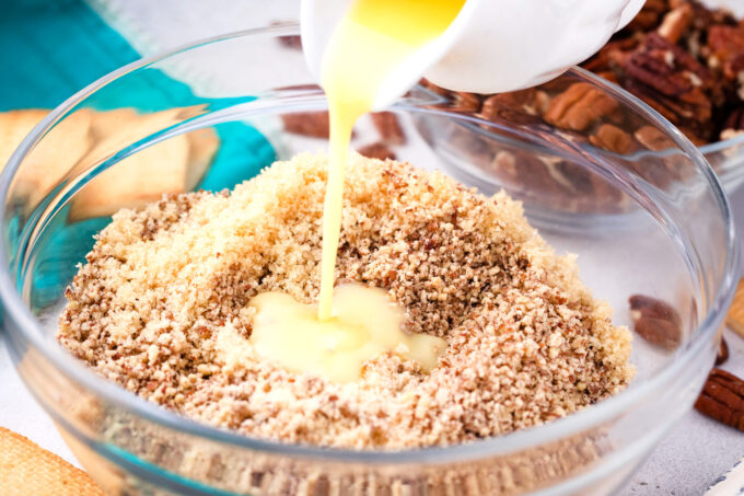 Graham cracker crust with pecans ingredients in a bowl.