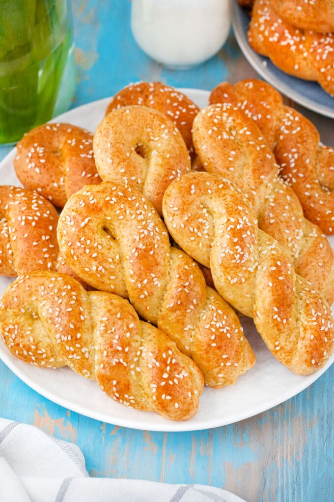 Easter Greek Cookies Koulourakia arranged on a plate.