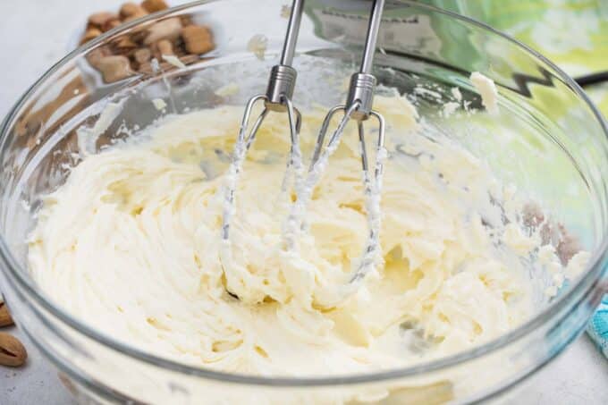 Whipping mascarpone with an electric hand mixer.