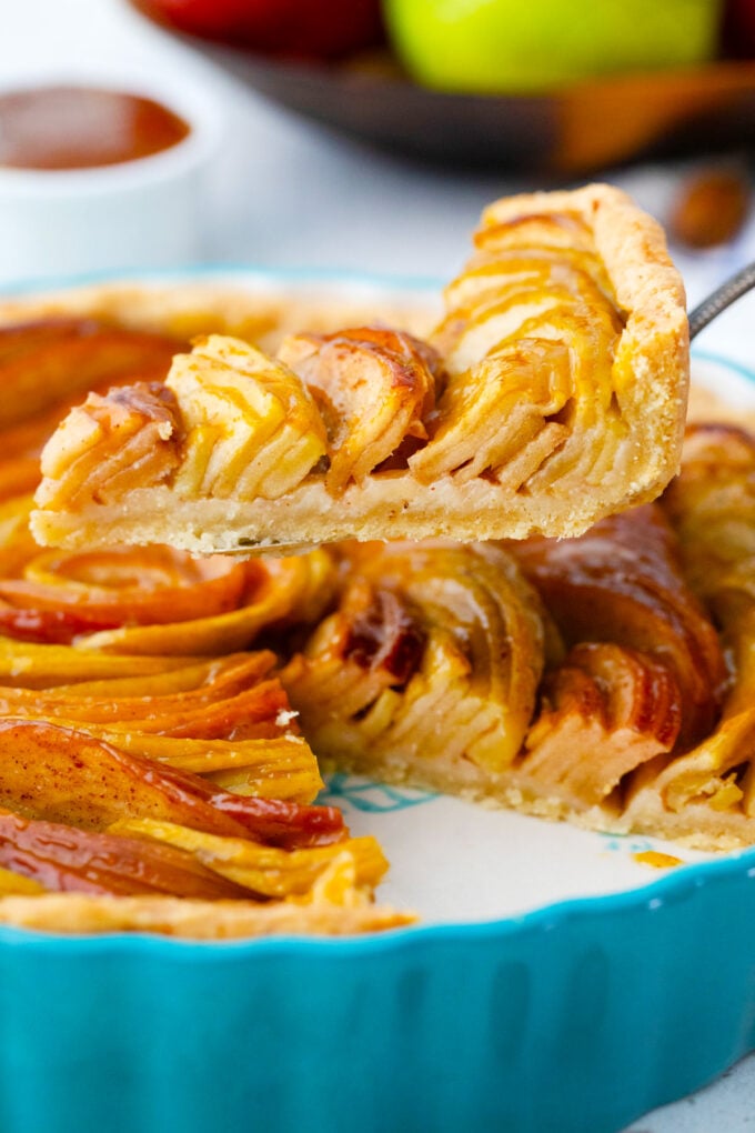 A slice of apple tart of a serving spatula.