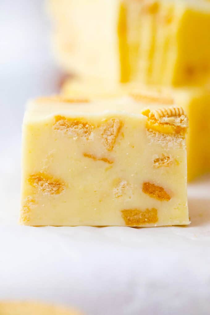 Close shot of lemon Oreo fudge with cookie pieces.
