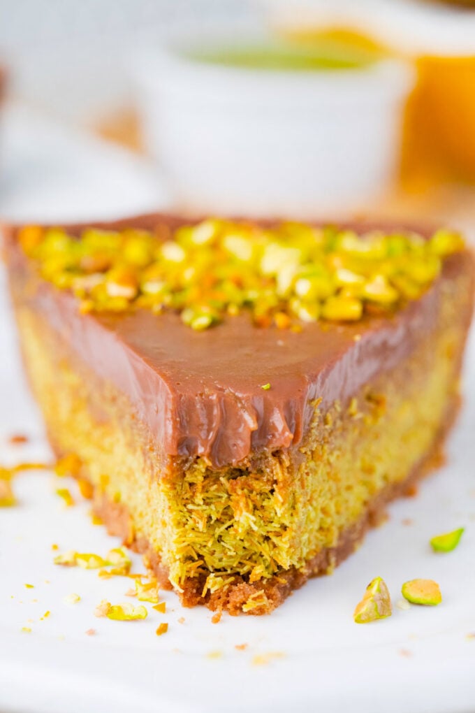 A slice of no-bake Dubai chocolate tart.